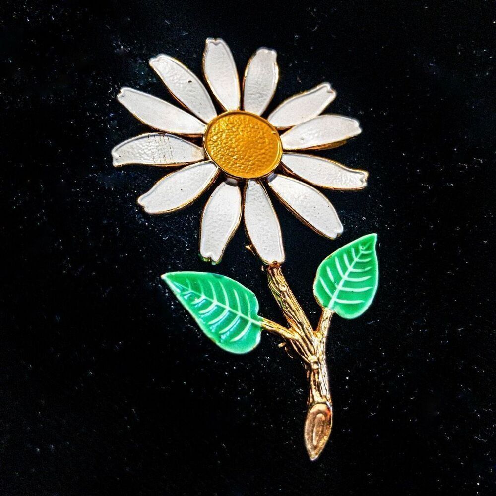 Vintage Enameled Daisy Floral Brooch Pin